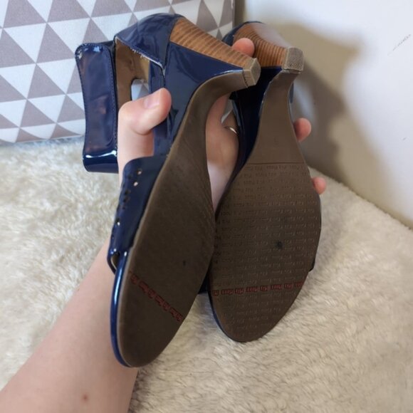 Miz Mooz Genuine Leather Patent Cutout Boho Chic Ankle Strap Mary Jane Wedges 8 - Picture 4 of 6